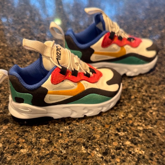 Nike 270 Child’s size 5  Multicolor Sneakers - Picture 4 of 5